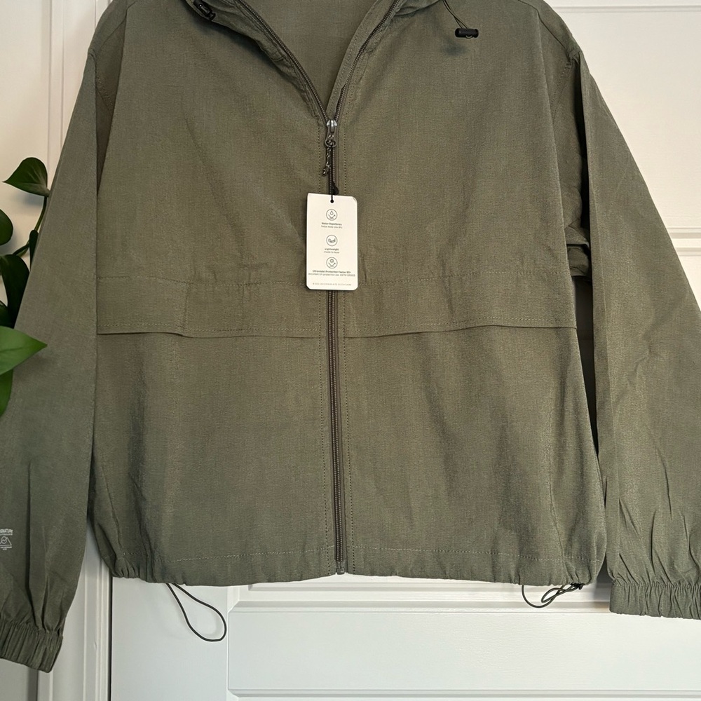 • NWT! [Levi’s] Lightweight Parka • - Picture 3 of 10